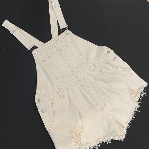 ~ Free People 30 Shortalls We The Free Cream Distressed Denim Short Overall Fray - Picture 2 of 16